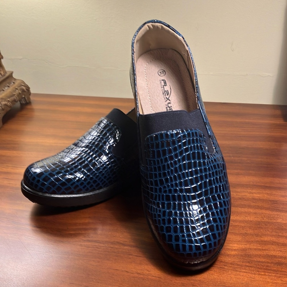 FlexUS Blue Slip-On Shoes size 37 NWT